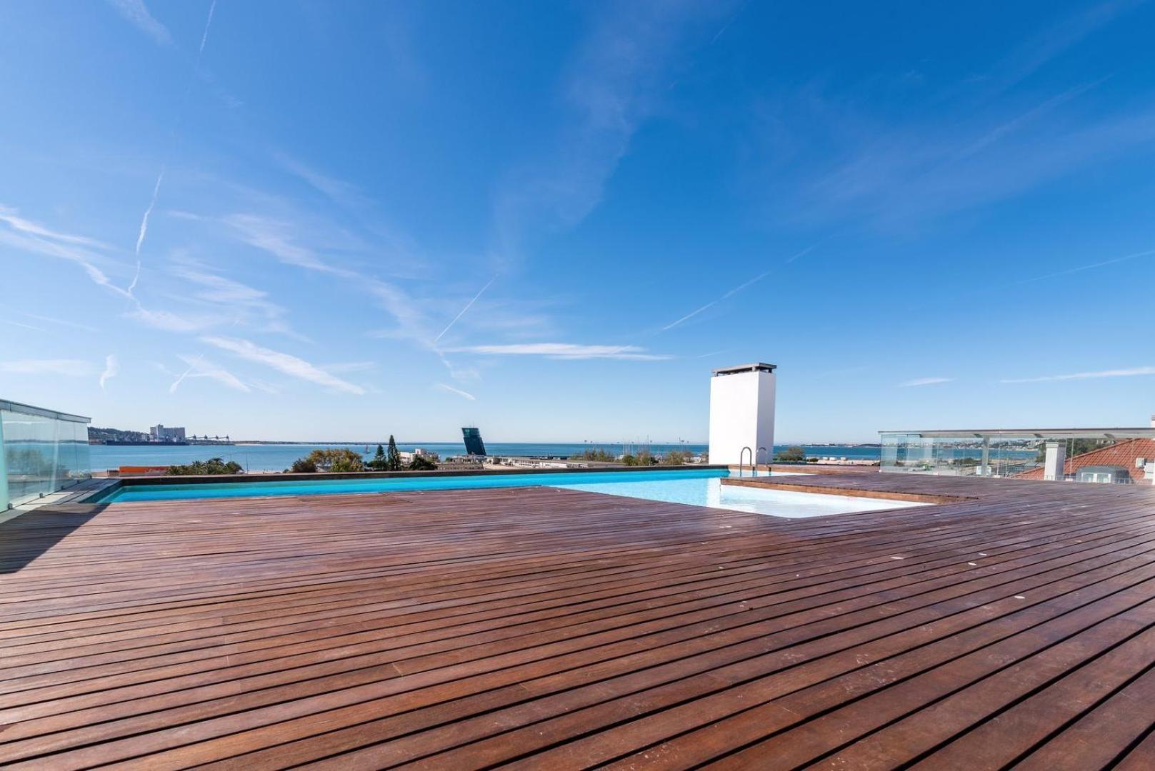 Guestready - Alges Apt With Stunning Rooftop Pool Apartment Ngoại thất bức ảnh